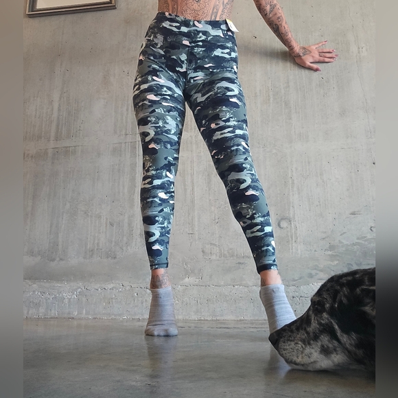 Anko size 12 camo with little bits of pink - Picture 1 of 8